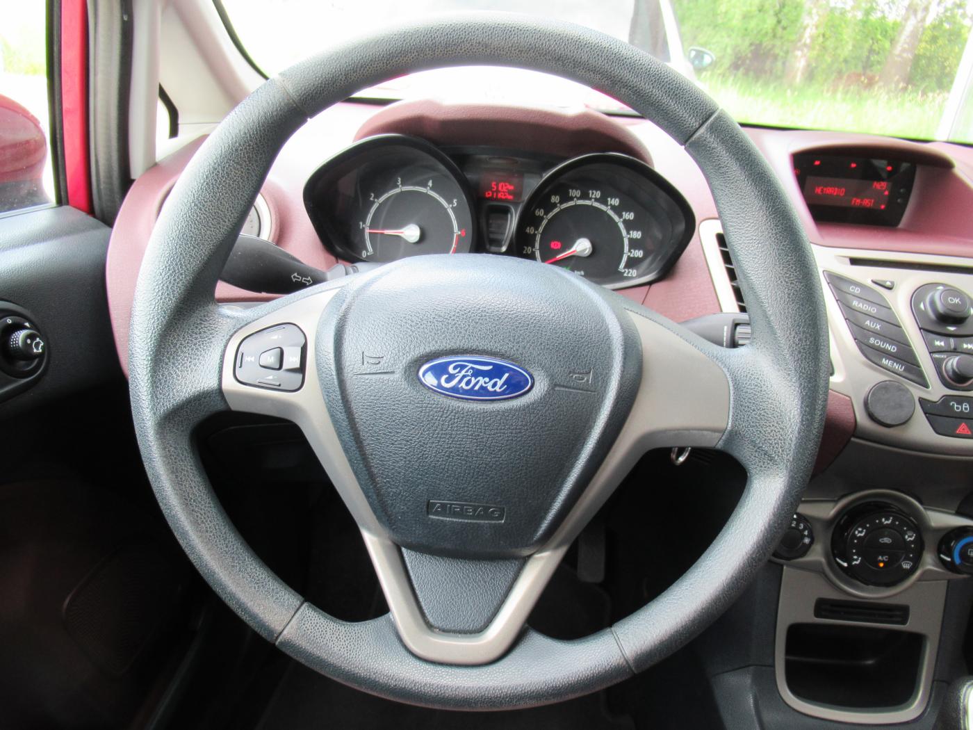 Ford Fiesta 1,2i Koupeno v ČR - Servisní knížka
