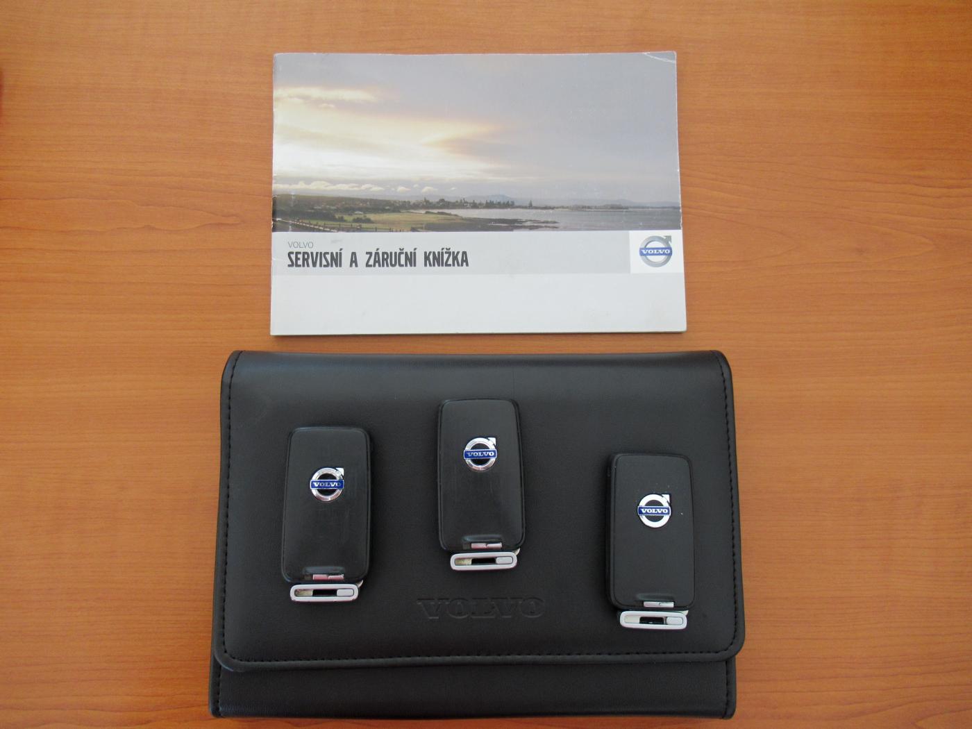 Volvo XC60 2,4D 4x4 - Servisní knížka !!!