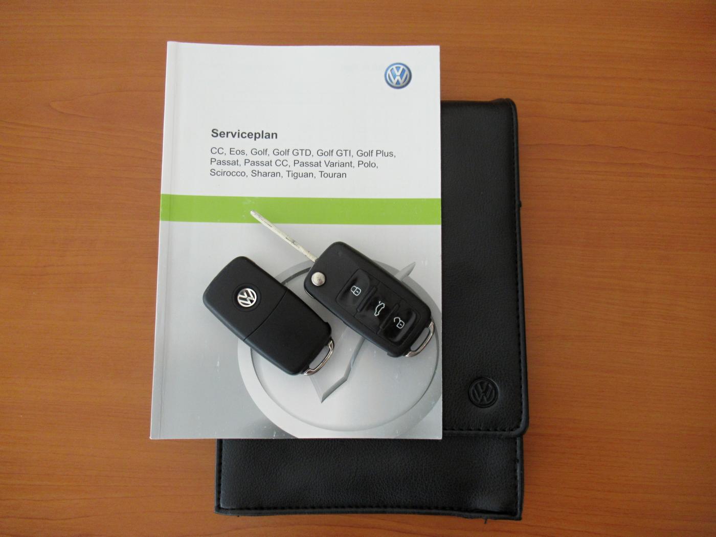 Volkswagen Polo CROSS 1,4i Servisní knížka !!!
