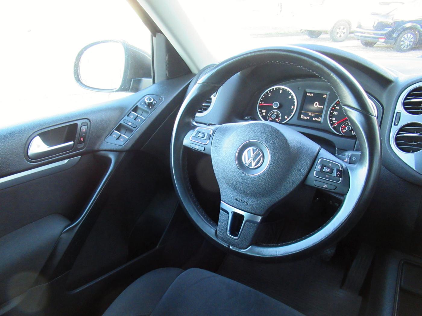 Volkswagen Tiguan 2,0 TDI DSG 4x4 !!! Servisní kn. !!